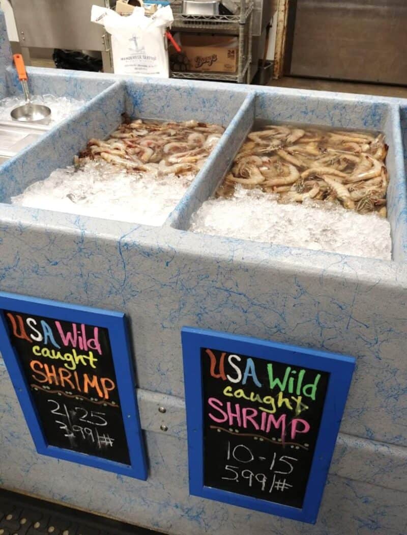 Fresh shrimp for sale on ice in a seafood store.