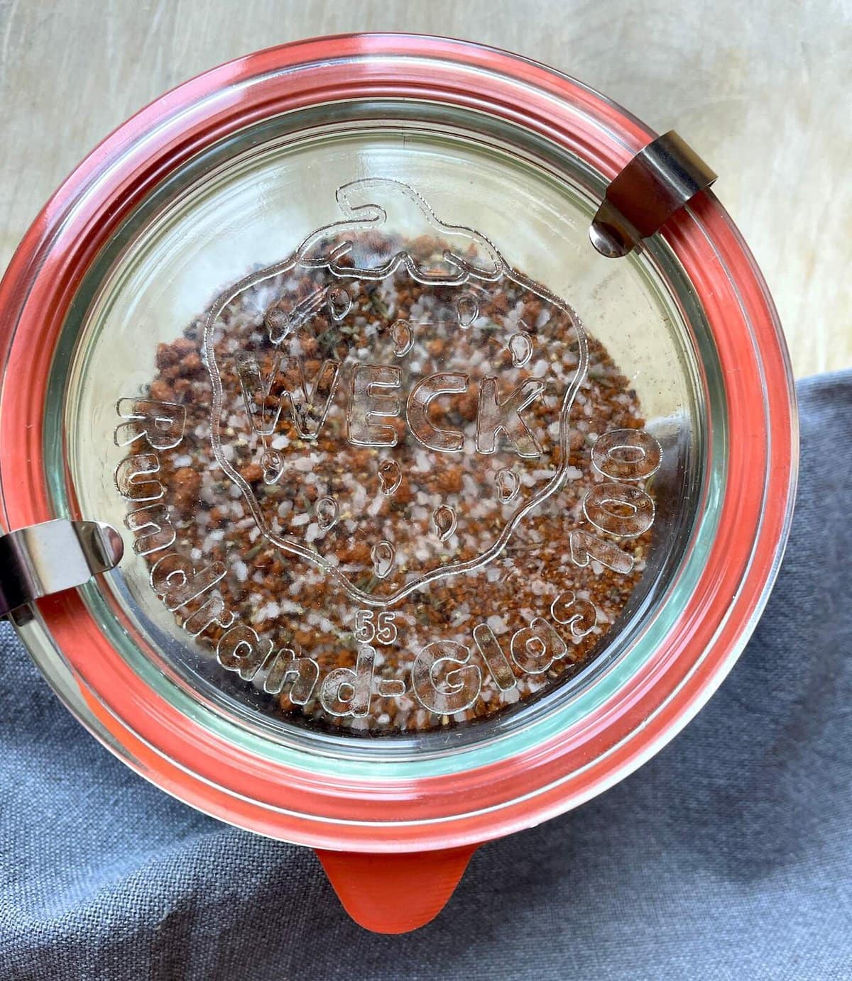 Glass jar filled with sweet BBQ Rub secured with a metal clamp, branded with Weck logo on its lid, viewed from above.